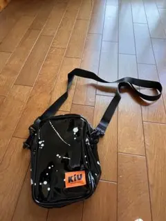 Kiu スプラッシュプリント サコッシュ