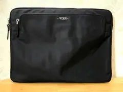 【TUMI】ラージ・ラップトップ・カバー/ クラッチバッグ ブラックのサムネイル
