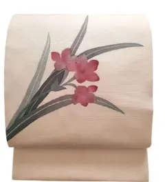 【作家物】　名古屋帯　塩瀬　ピンクベージュ　花文様　染め帯　上品