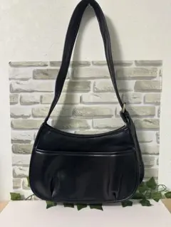 黒 ショルダーバッグ 外ポケット付き