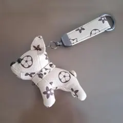 レッド犬型キーホルダー LVモノグラム - メルカリ