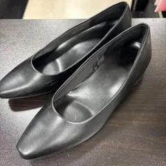 ブラック ポインテッドトゥパンプス 低ヒール