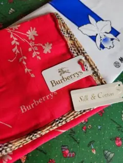 Burberrys 赤 花柄 スカーフ　正方形