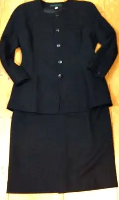 東京ソワール　CARAVAN ブラックスカートスーツ ゆったりサイズ　厚地ウール