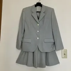 水色スーツ(アスコット)のサムネイル