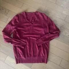 ユニクロ　赤　Vネック 長袖ニットセーター