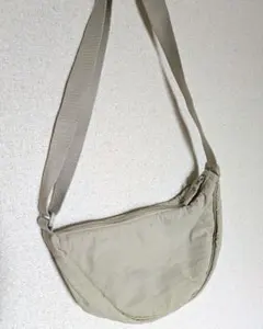 UNIQLO ラウンドミニショルダーバッグ　オフホワイト