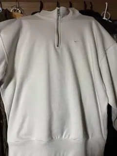 ナイキ ソロ スウッシュ 1/4ジップ スウェット
