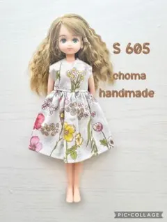 S605 リカちゃん　服　ワンピース大人花柄のサムネイル
