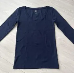 GAP モダンVネックTシャツ