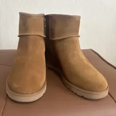 正規品UGG CLASSIC FEMME MINI サイズ23.5CHEのサムネイル