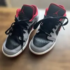 NIKE AIR JORDAN 1 LOW キッズ スニーカー　22.5cmのサムネイル