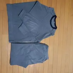グレーのクルーネックルームウェアセット