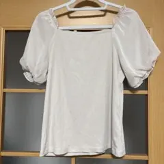 GU ライトベージュ パフスリーブ 半袖シャツ