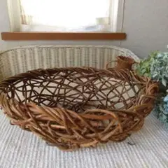 あけびのアーモンド形かご