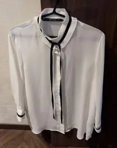 美品　ZARA BASIC プリーツネック 長袖ブラウス ホワイト Sのサムネイル