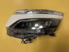 トヨタヴォクシー 90系 商品名：右ヘッドランプユニット 81145-V1081