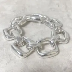 Item thumbnail for item f0b837c9-88f2-48fb-bd67-96928e1da24d