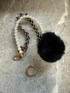 パールファー付きスマホストラップ