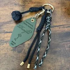 パラコードキーホルダー（ブラック×オリーブグリーン）じゃらじゃらキーホルダー