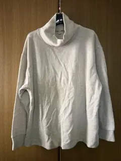 ハイネックトレーナー