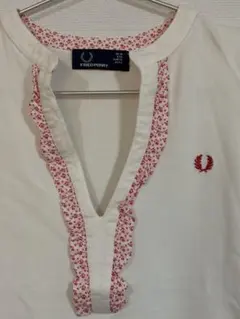 FRED PERRY フリルスキッパーネックTシャツ