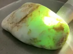 濃緑色 細かい結晶］ 糸魚川翡翠113g ヒスイ ひすい - メルカリ