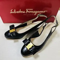 Salvatore Ferragamo ヴァラ 黒型押しバックストラップパンプスのサムネイル