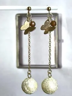 マットゴールド蝶々シルクレースパールピアスイヤリング　と323