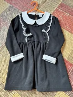 黒のフリル付きワンピース 110