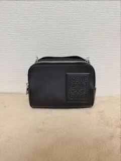 ジロー様LOEWE カメラバッグ ブラック - メルカリ