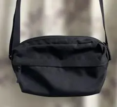 無印良品「撥水 再生ポリエステル 背面ポケット付き ショルダーバッグ」