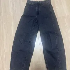 GU ダークグレー バレルレッグジーンズ