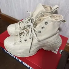 コンバース ハイカットスニーカー クリーム