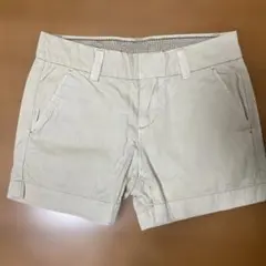 ベージュ ショートパンツ 前後ポケット付き