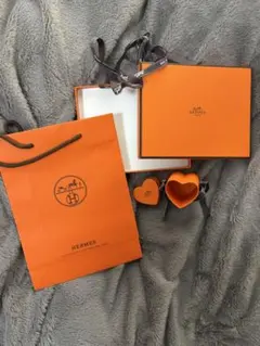 HERMES オレンジ ショップ袋とギフトボックス
