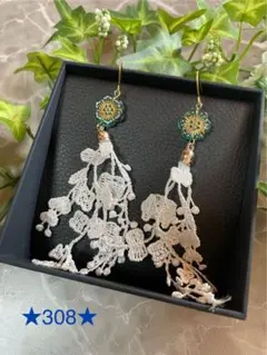 ★３０８★白レースタッセル　アンティーク調フラワービーズ　ピアス　ハンドメイド