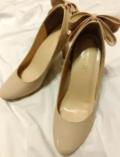 パンプス バックリボン付き　エナメルパンプス　ベージュパンプス