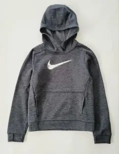 【美品】NIKE　プルオーバーパーカー　キッズM（140-150cm）