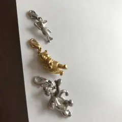 ディズニークマのプーさん　ティガー　ピグレット3点　チャーム　アクセサリー　レア