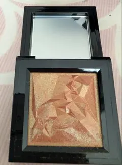 シュウウエムラ　クラッシュドジェム　ペリドットゲイズ