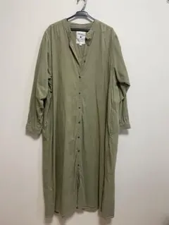 オリーブ色 ボタン付き ロングワンピース