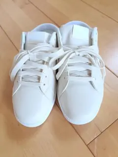PUMA ホワイト スニーカー