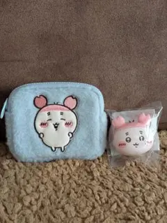 ちいかわ　カニ　古本屋　ふわふわポーチ　シリコンミニポーチ