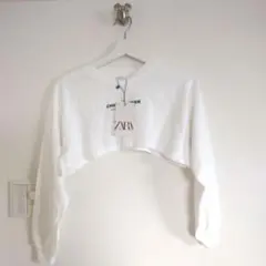 新品タグ付き！ZARA クロップド丈 長袖Tシャツのサムネイル