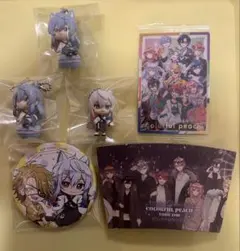 カラフルピーチ　どぬく　キーホルダー　缶バッジ　ウエハースカード　カップスリーブ