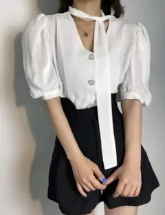 SHEIN DAZY ホワイトブラウス 完売商品