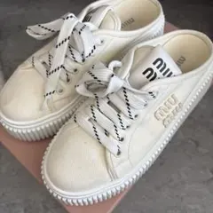 miumiu スニーカー