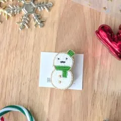 雪だるまのブローチ　ビーズ刺繍　グリーン