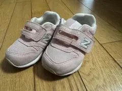 New Balance ピンク スニーカー